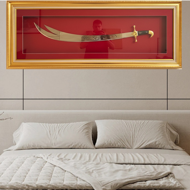 Kırmızı Paspartulu Lüx Zülfikar Kılıçlı Tablo Model 1